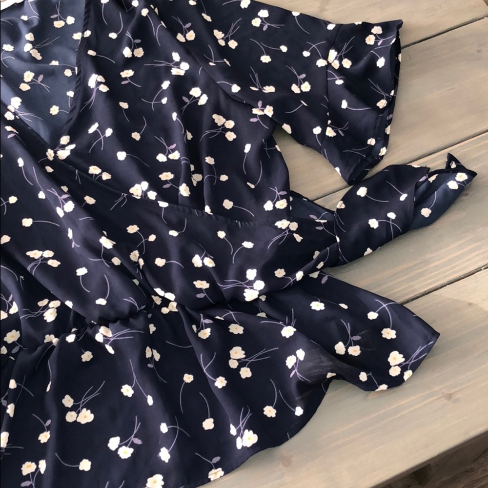 Lush Floral Faux Wrap Top size XL - Picture 5 of 9